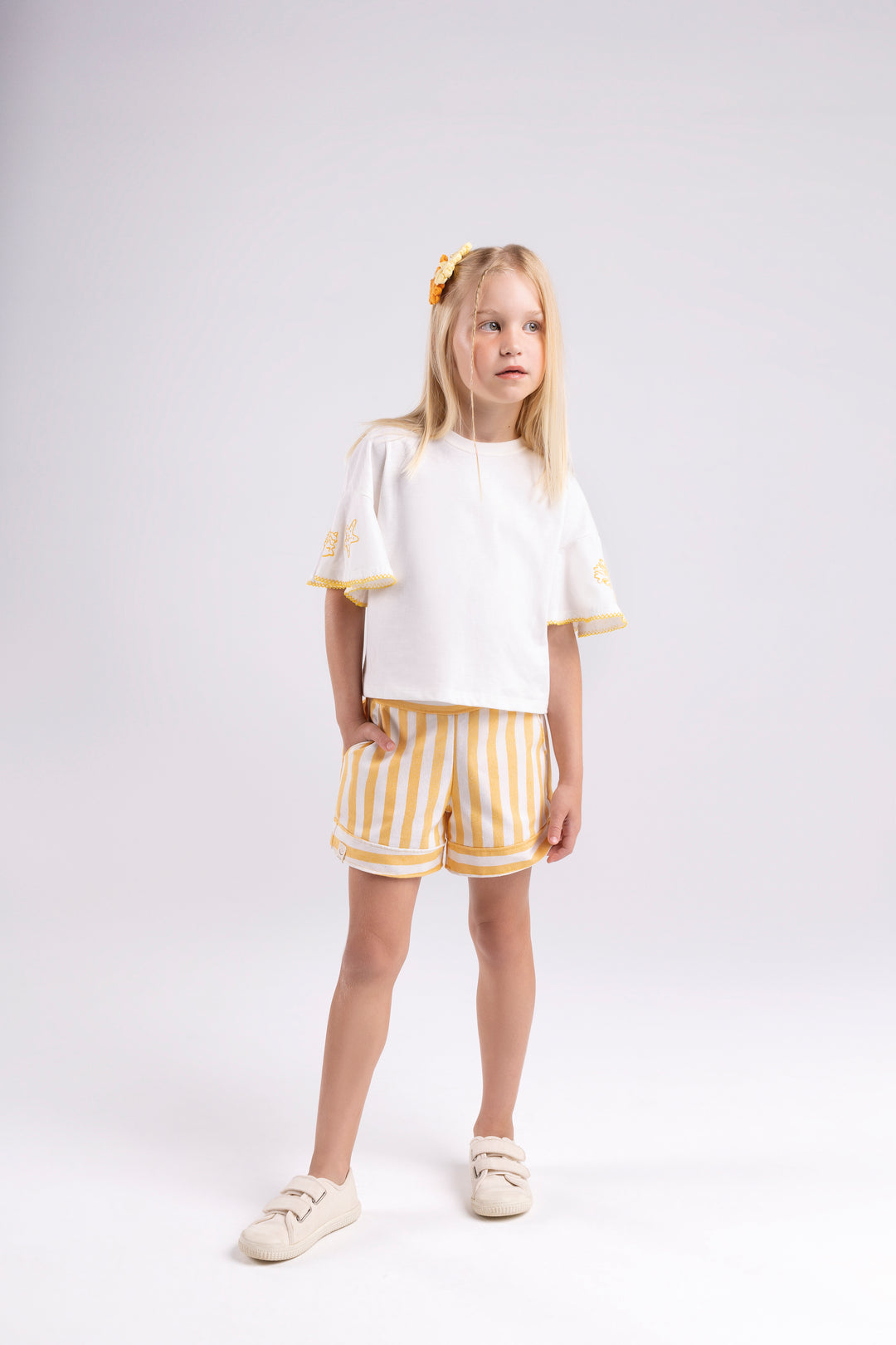 BUGBEE NIÑA CONJ. DE SHORT RAYAS AMARILLO