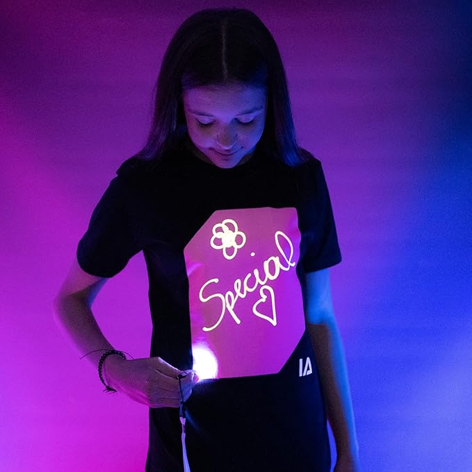 ILLUMINATED NIÑA TSHIRT SUPER PEACH GLOW BLACK