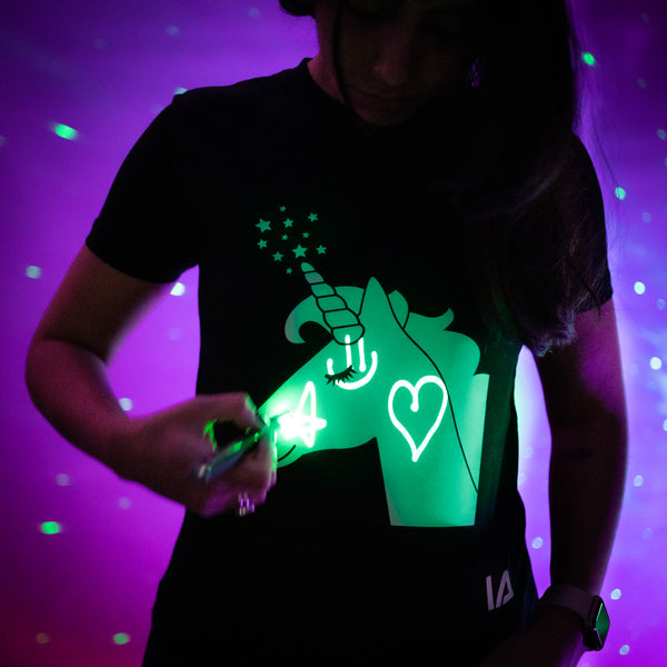 ILLUMINATED NIÑA TSHIRT INTERACTIVE UNICORN BLACK