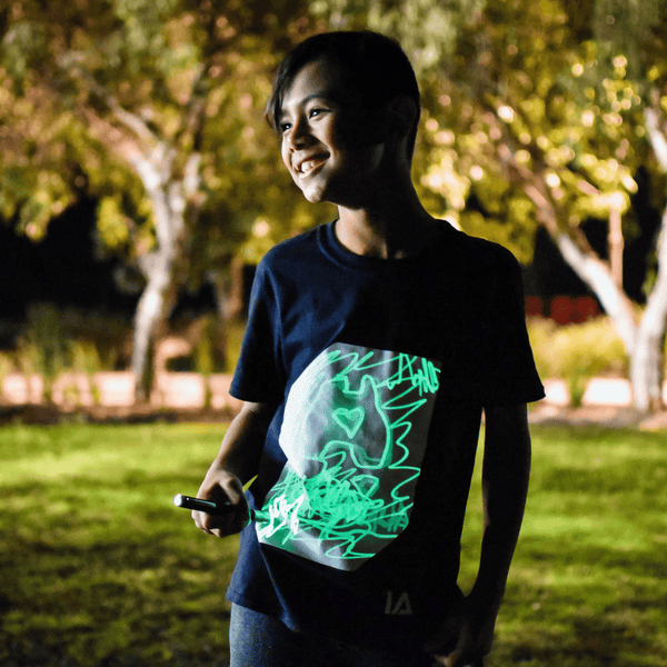 ILLUMINATED NIÑO TSHIRT SUPER GREEN GLOW BLACK